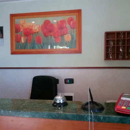 Lea Hotel *