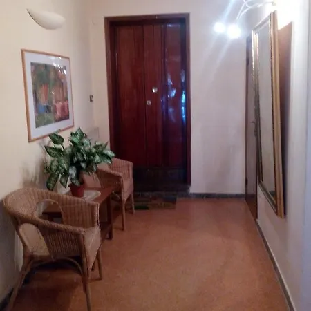 Lea Hotel *